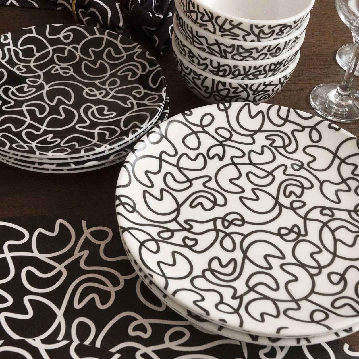 Black & White Squiggly Dinner Plate Set of 4