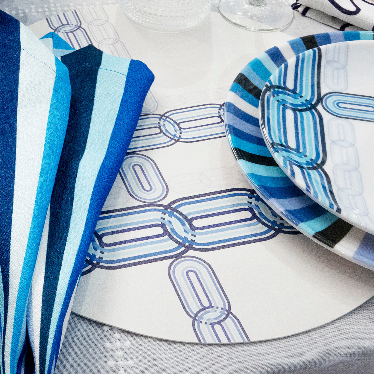 Blue Starburst Chainlink Vinyl Placemat Set of 4